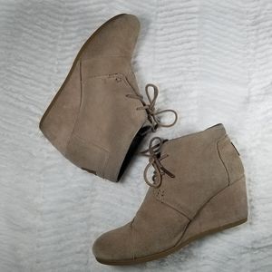 Tom's suede wedge booties